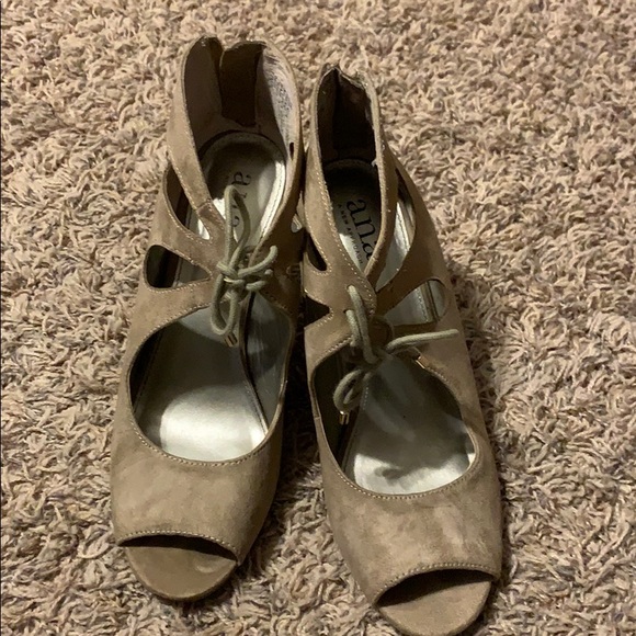 Heeled shoes - Picture 1 of 4